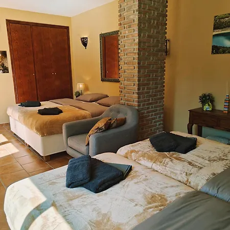 Oliva فندق مبيت وإفطار